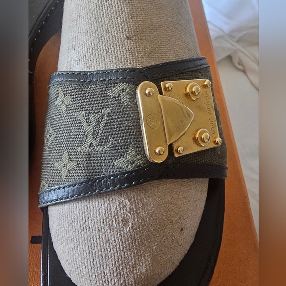 Authentic Louis vuitton clogs/ slides - Picture 3 of 11